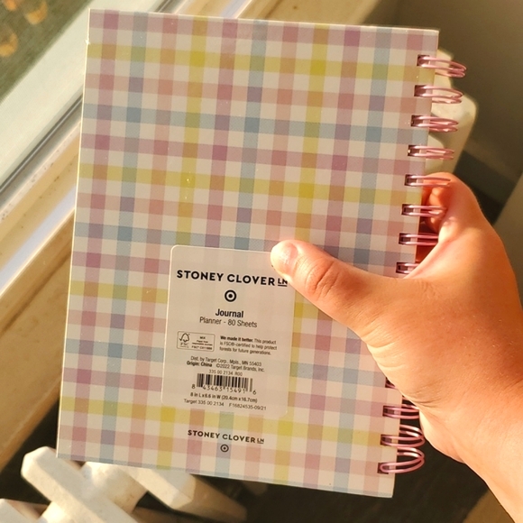 Stoney Clover Lane x Target Weekly Planner - Picture 2 of 3